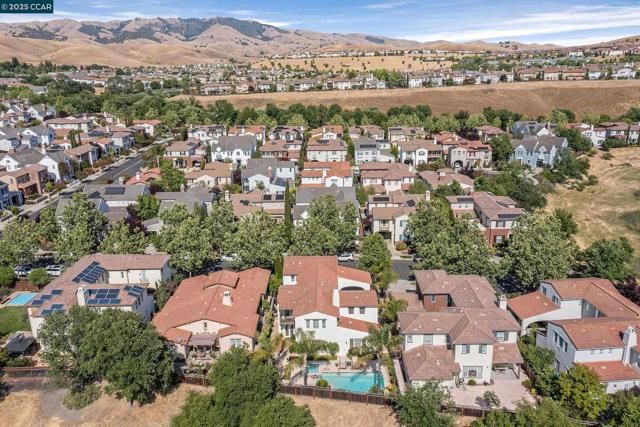 2222 Creekview Pl, Danville CA: https://media.crmls.org/mediaz/3ef21b35-2d78-4dc2-a748-4345b47b2644.jpg