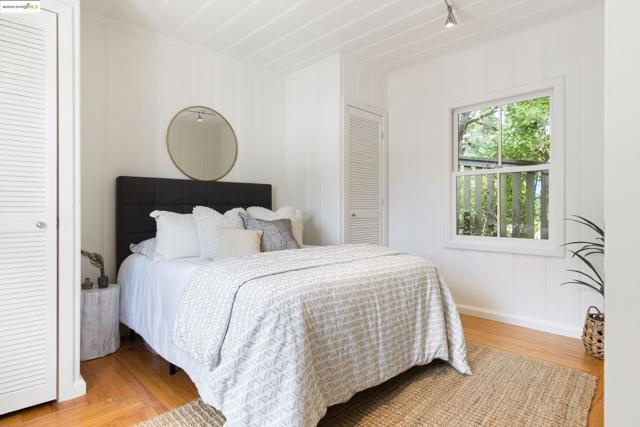 2333 Leimert Blvd, Oakland CA: https://media.crmls.org/mediaz/3ef23dd3-3c32-45ba-8cbb-518f999b4e9f.jpg