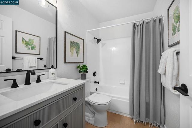2085 Shady Creek Pl, Danville CA: https://media.crmls.org/mediaz/3ef2b058-09bc-4028-a615-beccc28bdef7.jpg