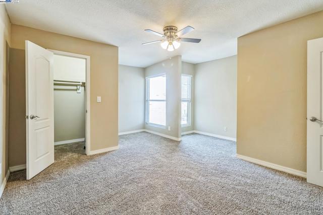 7166 N Fruit Ave, Fresno CA: https://media.crmls.org/mediaz/3ef2d458-b515-4c86-b58f-f5124b140c97.jpg