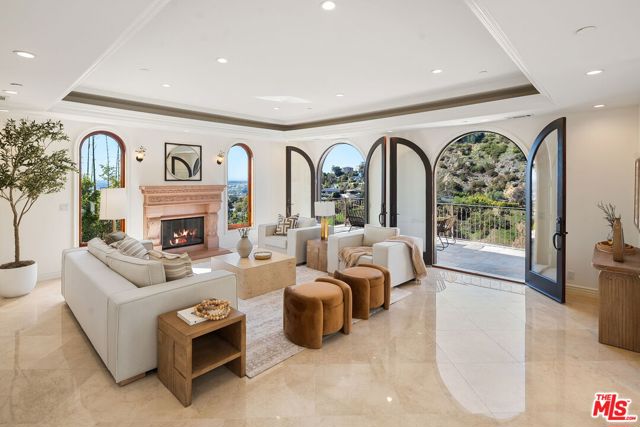 8027 Floral Avenue, Los Angeles CA: https://media.crmls.org/mediaz/3ef2ec18-d6c0-478b-be5a-e62731bb45bd.jpg