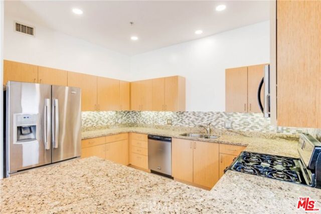 917 S New Hampshire Avenue, Los Angeles CA: https://media.crmls.org/mediaz/3ef2f0be-9d4b-4534-becf-d4e89fd85590.jpg
