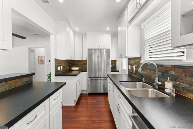 4510 Marlborough Dr, San Diego CA: https://media.crmls.org/mediaz/3ef391b0-9110-4756-bdc9-871788a6167a.jpg