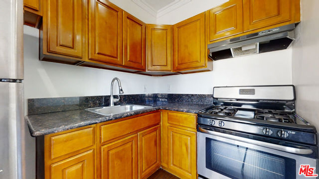 738 New Hampshire Avenue, Los Angeles CA: https://media.crmls.org/mediaz/3ef3a4a7-e8aa-40f1-a05d-ad3a52395155.jpg