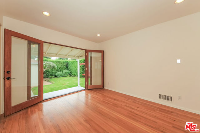10655 Cushdon Avenue, Los Angeles CA: https://media.crmls.org/mediaz/3ef57bf1-be90-45f4-bbba-51c618a60983.jpg