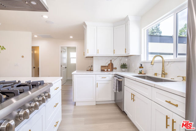 22250 Strathern Street, Canoga Park CA: https://media.crmls.org/mediaz/3ef5f498-3442-48e5-ab1b-e71ae8fcd886.jpg