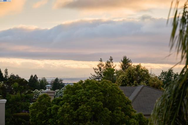 44506 Vista Grande Court, Fremont CA: https://media.crmls.org/mediaz/3ef693f6-36a3-4b36-83bb-bf54568c316b.jpg