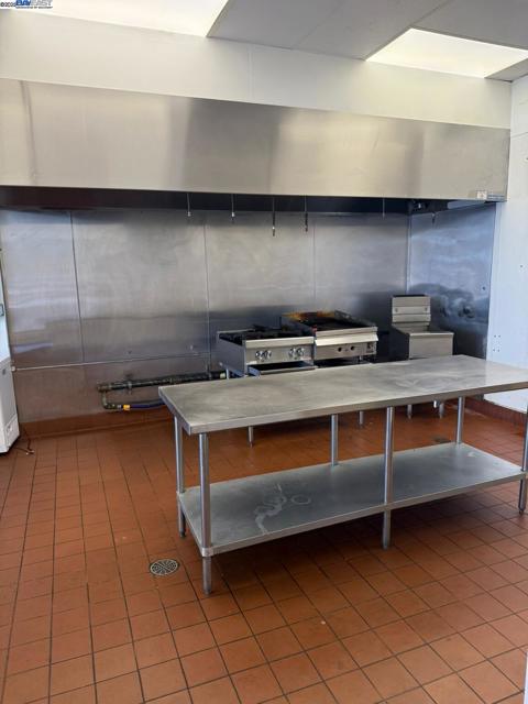 1080 Sycamore Dr, Antioch CA: https://media.crmls.org/mediaz/3ef6e759-0cd2-4d63-b072-05d1e568698a.jpg