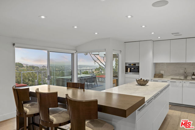 2600 Carman Crest Drive, Los Angeles CA: https://media.crmls.org/mediaz/3ef70087-989b-45c2-9980-24557bc1fe97.jpg