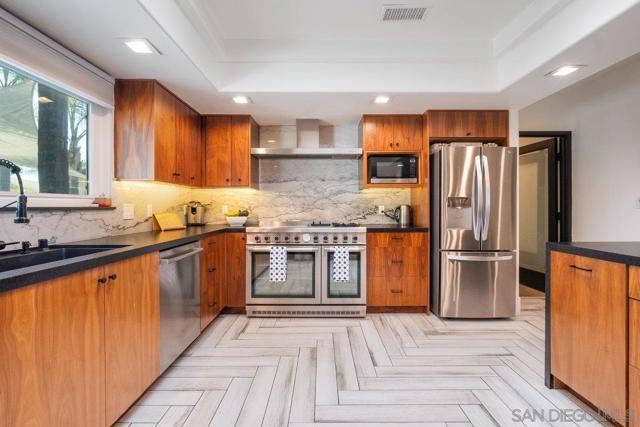 3647 Laketree Dr., Fallbrook CA: https://media.crmls.org/mediaz/3ef7155e-fc2f-4470-bf16-1086ea51e135.jpg