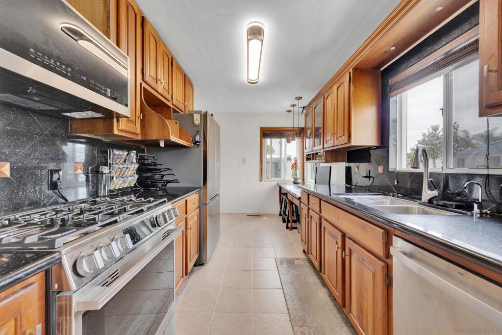 2259 Haniman Dr - photo 8