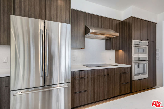 515 Ocean Avenue, Santa Monica CA: https://media.crmls.org/mediaz/3ef75972-d61e-457a-a78d-e766ecf31e28.jpg