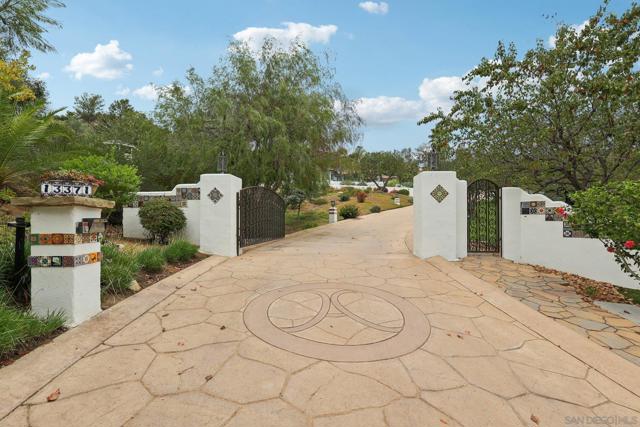 13371 Summit Cir, Poway CA: https://media.crmls.org/mediaz/3ef7821b-bc16-42bc-8657-ba66d15cd968.jpg