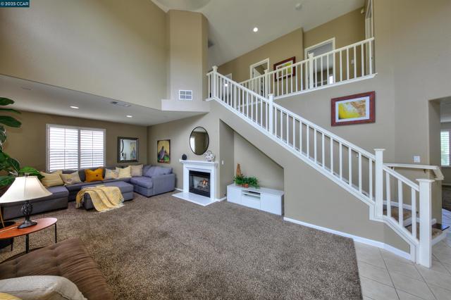 2927 Carlingford Ln, Vallejo CA: https://media.crmls.org/mediaz/3ef79c37-eca4-4e58-8568-af01658086e2.jpg