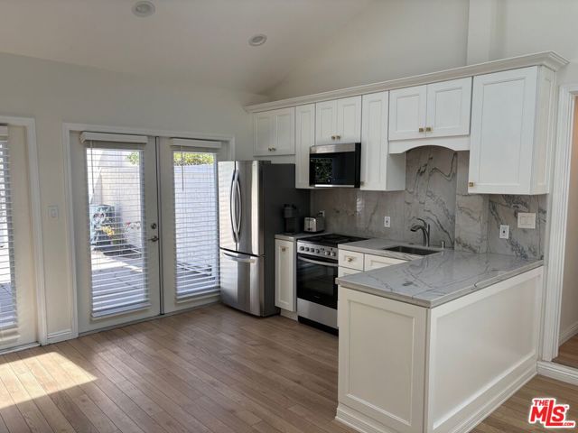 10514 Rochester Avenue, Los Angeles CA: https://media.crmls.org/mediaz/3ef7b051-b549-444a-ae2f-5baceaf9f2db.jpg