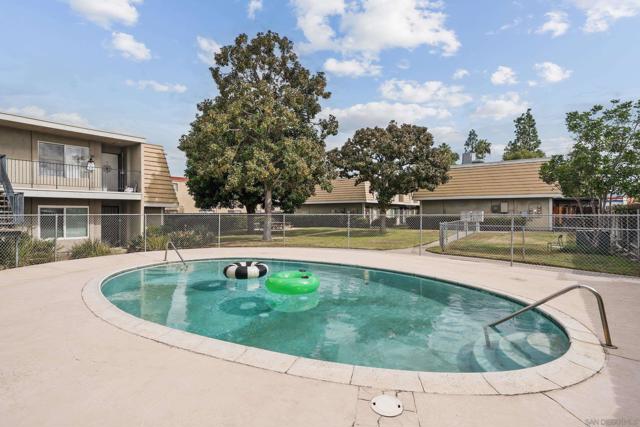 166 N 1st st, El Cajon CA: https://media.crmls.org/mediaz/3ef844bc-428f-4192-acf3-e7c33e72535e.jpg