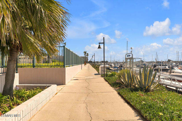 2901 Peninsula Road, Oxnard CA: https://media.crmls.org/mediaz/3ef858a5-6b63-4d7c-a674-01a7de4f3d11.jpg