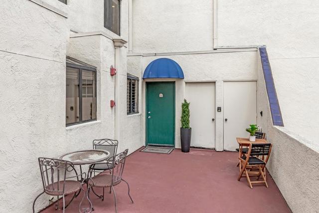 2409 Park Boulevard, Palo Alto CA: https://media.crmls.org/mediaz/3ef8cb30-133b-4acf-af1e-7cfc360d8bd9.jpg