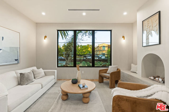 11746 La Maida Street, Valley Village CA: https://media.crmls.org/mediaz/3ef9a174-e6d7-41d2-85ef-8c1b3c8121d9.jpg