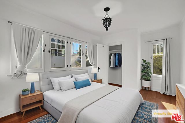 632 N Mariposa Avenue, Los Angeles CA: https://media.crmls.org/mediaz/3ef9d478-41e0-4359-8a0e-44bd830e9d4d.jpg