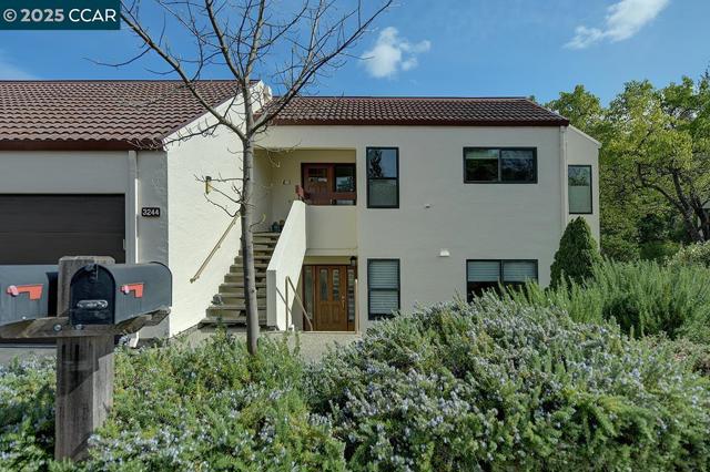 3244 Terra Granada Dr, Walnut Creek CA: https://media.crmls.org/mediaz/3efa3d25-7cb6-43dd-a3e8-f9794184af79.jpg