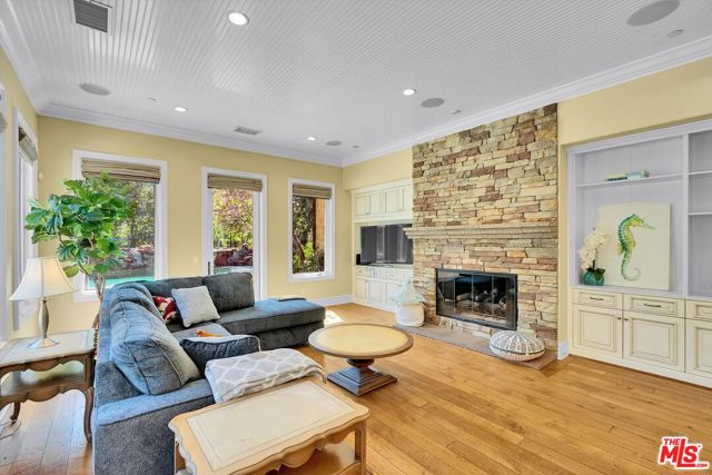 29734 Mulholland Highway, Agoura Hills CA: https://media.crmls.org/mediaz/3efa4913-cab3-4661-9a36-62a392c95657.jpg