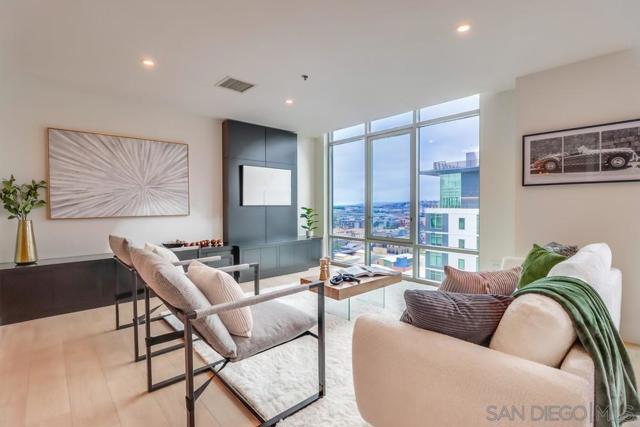 425 W W Beech St, San Diego CA: https://media.crmls.org/mediaz/3efa8d2c-0ee4-4c51-a01b-93115ecb92a9.jpg
