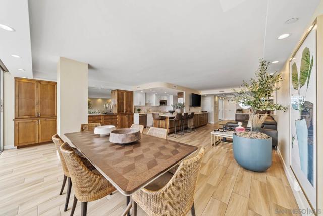 1780 Avenida Del Mundo, Coronado CA: https://media.crmls.org/mediaz/3efab0db-1a14-4500-ba04-49bde91cbf76.jpg