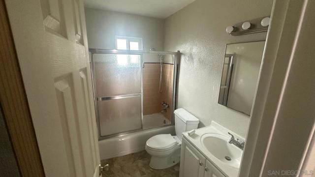 120 Cedar Ave, Chula Vista CA: https://media.crmls.org/mediaz/3efadf77-d1c7-4eea-8cf3-61b6bfe7390b.jpg