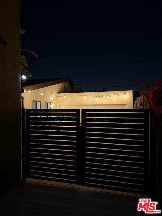 1282 1/2 S Highland Avenue, Los Angeles CA: https://media.crmls.org/mediaz/3efbc783-a249-432d-b1c8-c0e96355728f.jpg