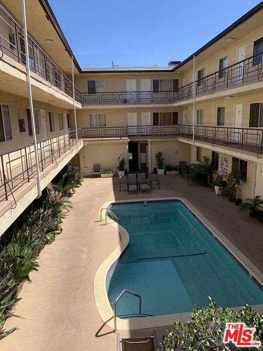 4358 MAMMOTH Avenue, 17 photo 3