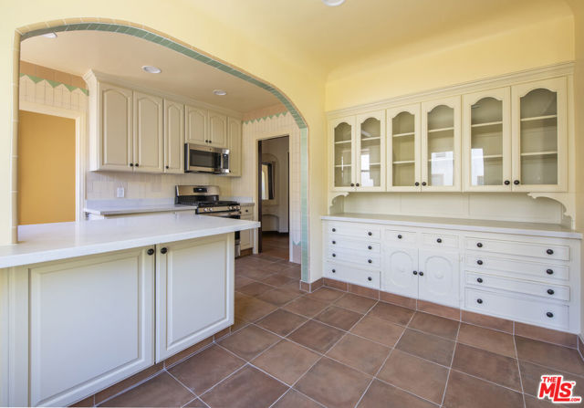 3220 W 78th Place, Los Angeles CA: https://media.crmls.org/mediaz/3efc8ba4-8580-46b4-aedc-88f30597d6a0.jpg