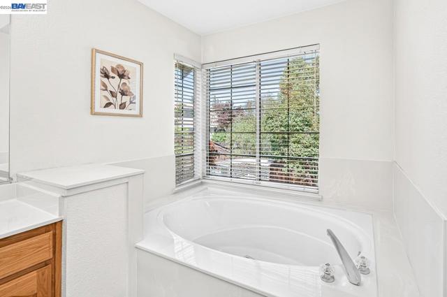 Image 33 of 46 For 579 Amberwood Way