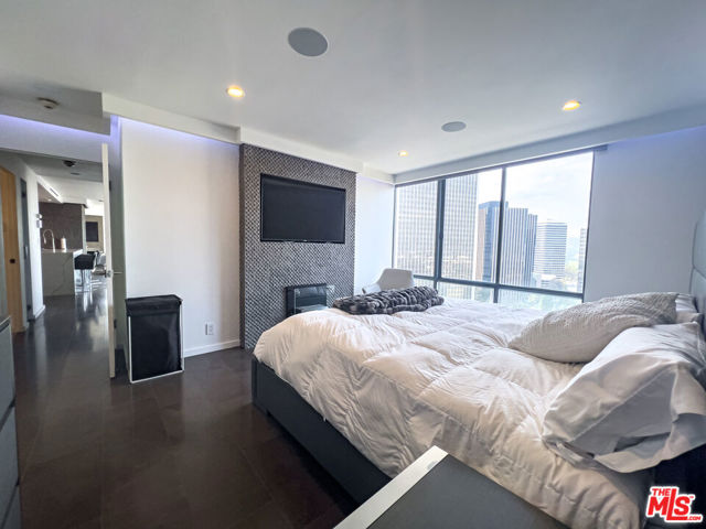 2160 Century Park East, Los Angeles CA: https://media.crmls.org/mediaz/3efca033-80d9-4a45-925a-cb5fd145c308.jpg