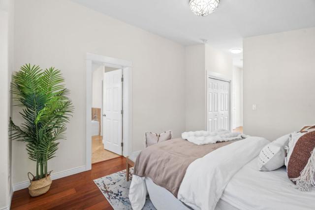 210 Creekside Village Drive, Los Gatos CA: https://media.crmls.org/mediaz/3efd1d89-f8b9-413f-b257-77e26d2f502c.jpg