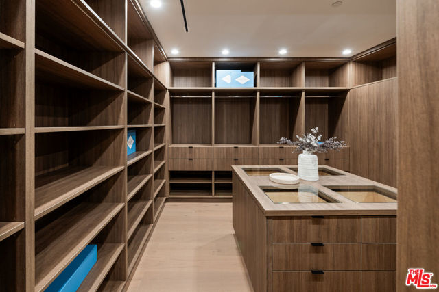 Drew Fenton | 565 Toyopa Drive Pacific Palisades CA | MLS: 7523707 Drew Fenton | 565 Toyopa Drive Pacific Palisades CA | MLS: 7523707