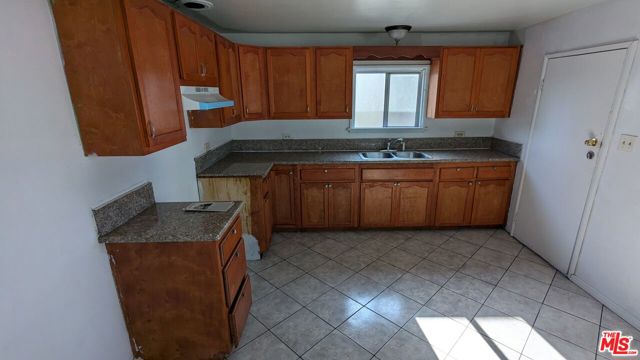 832 W Imperial Highway, Los Angeles CA: https://media.crmls.org/mediaz/3efdd30a-d085-4e91-a2d6-bbe2a75e9296.jpg