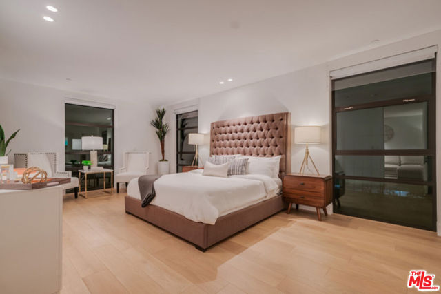 10777 WILSHIRE Boulevard, Los Angeles CA: https://media.crmls.org/mediaz/3efed678-7a17-4d86-978a-cf798e30a350.jpg