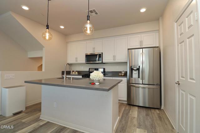 Detail Gallery Image 6 of 45 For 24847 Whaler Way, Harbor City,  CA 90710 - 2 Beds | 2/1 Baths