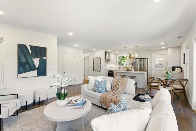 843 15th Avenue, Menlo Park CA: https://media.crmls.org/mediaz/3eff23c2-2d83-4aa1-81fc-b460f500725a.jpg