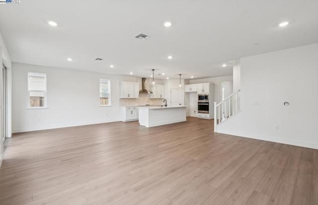 373 E Gobind Blvd, Mountain House CA: https://media.crmls.org/mediaz/3eff33c6-7a81-482e-8e20-00cff63263ba.jpg