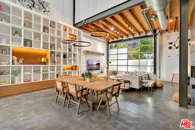 25 Brooks Avenue, Venice CA: https://media.crmls.org/mediaz/3eff4d90-8823-4977-86fa-0cb20db9e673.jpg
