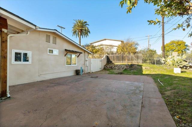 1971 Bernardo Avenue, Escondido CA: https://media.crmls.org/mediaz/3eff949d-4f5f-4bde-96dc-d87e761a6b30.jpg