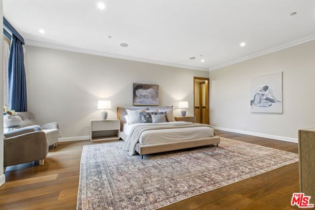 300 N Swall Drive, Beverly Hills CA: https://media.crmls.org/mediaz/3effa6d1-c0a9-4eb3-85a9-2ed36313899b.jpg