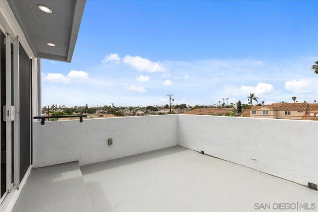914 10th St, Imperial Beach CA: https://media.crmls.org/mediaz/3f004f67-6db0-43ca-af75-7cf7b1155dc6.jpg
