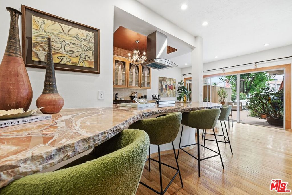 612 S Barrington Avenue #213