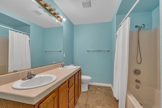 2231 Racquet Club Drive, Los Banos CA: https://media.crmls.org/mediaz/3f005c32-3ece-4c56-81d5-0b4c675baee1.jpg