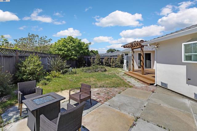 3495 Carrillo Dr, San Leandro CA: https://media.crmls.org/mediaz/3f0072a2-070d-44e0-8af9-4d08c5aef785.jpg