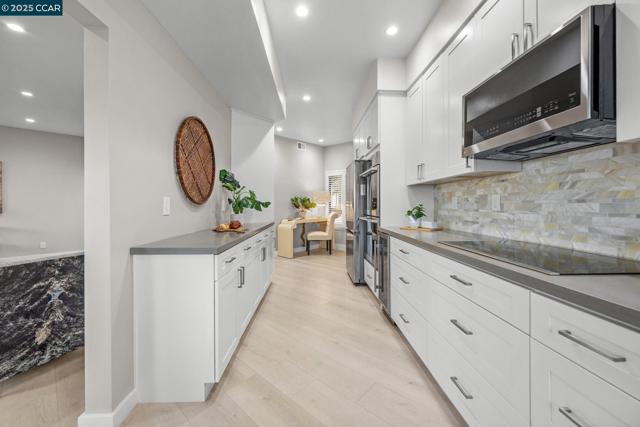 3535 Terra Granada Dr, Walnut Creek CA: https://media.crmls.org/mediaz/3f016638-dd43-4afd-9dca-d7faf2cc2c01.jpg