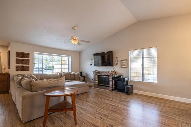 Detail Gallery Image 9 of 38 For 823 Viking Ln, San Marcos,  CA 92069 - 3 Beds | 2 Baths